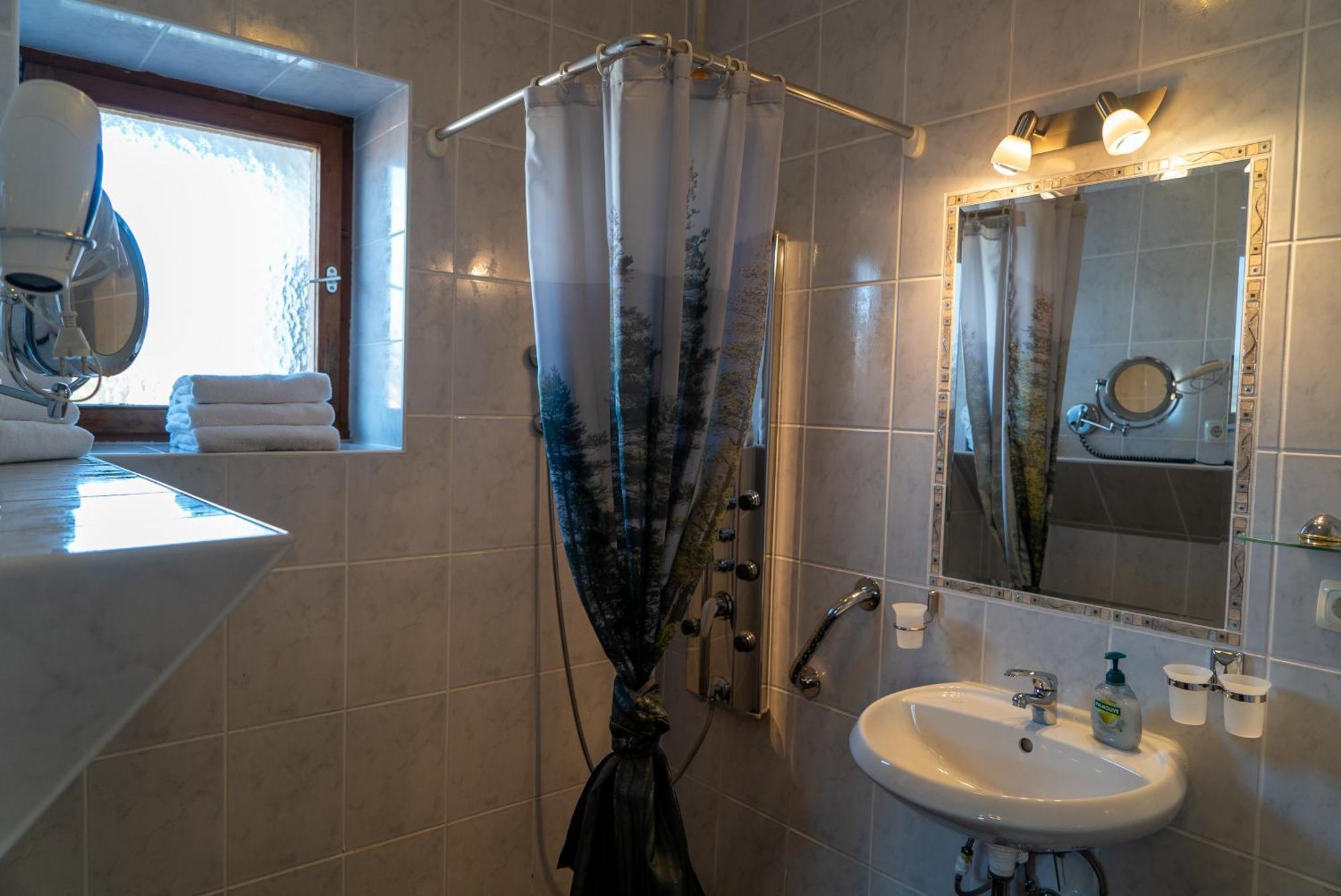 Hotel Bavaria Inzell Ruang foto